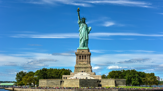 Liberty Island in New York - Sightseeing Boat Tour Statue of Liberty - Dinner Cruise NYC